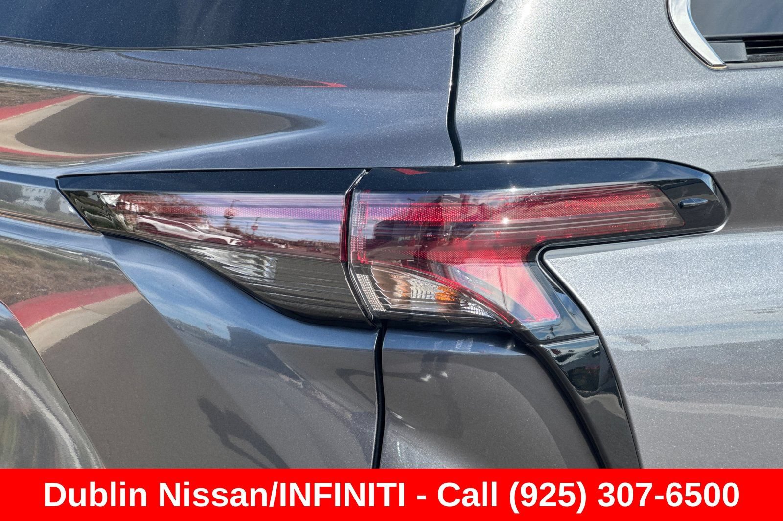 Used 2025 Toyota Sienna XLE FWD image 49