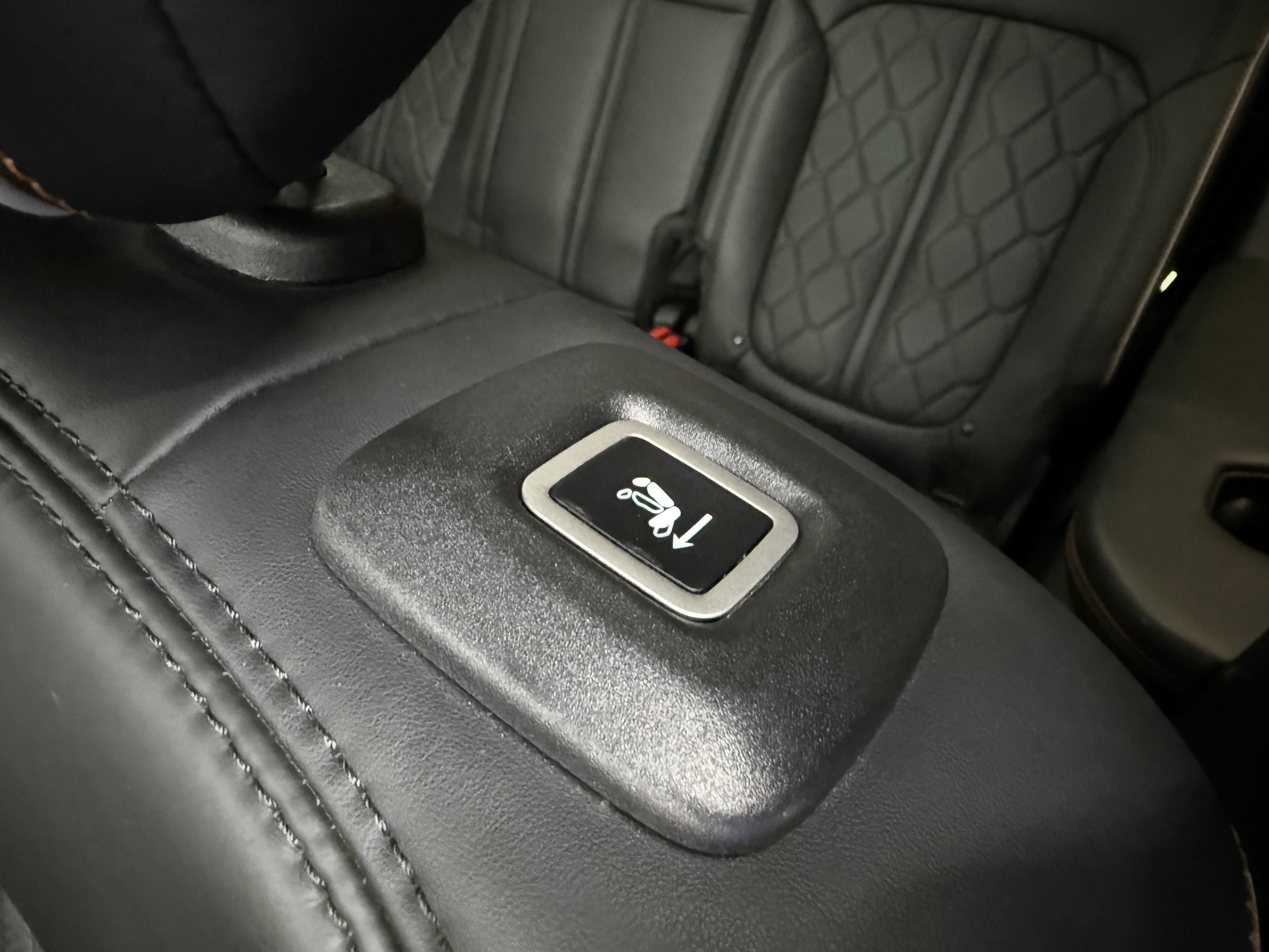 Used 2022 Jeep Grand Wagoneer Series III w/ Rear-Seat Entertainment Group AWD/4WD image 26