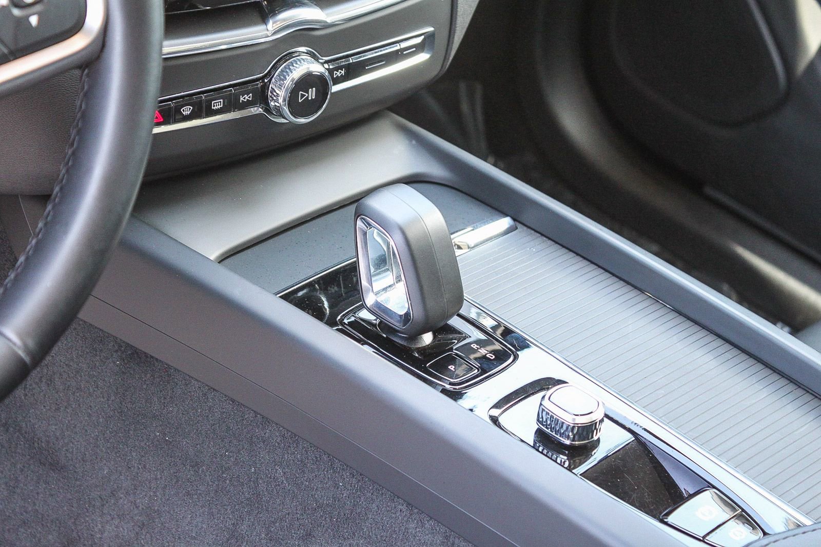 Used 2025 Volvo XC60 B5 Core AWD/4WD image 20