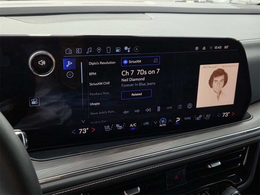 Used 2025 Chevrolet Suburban Premier image 26