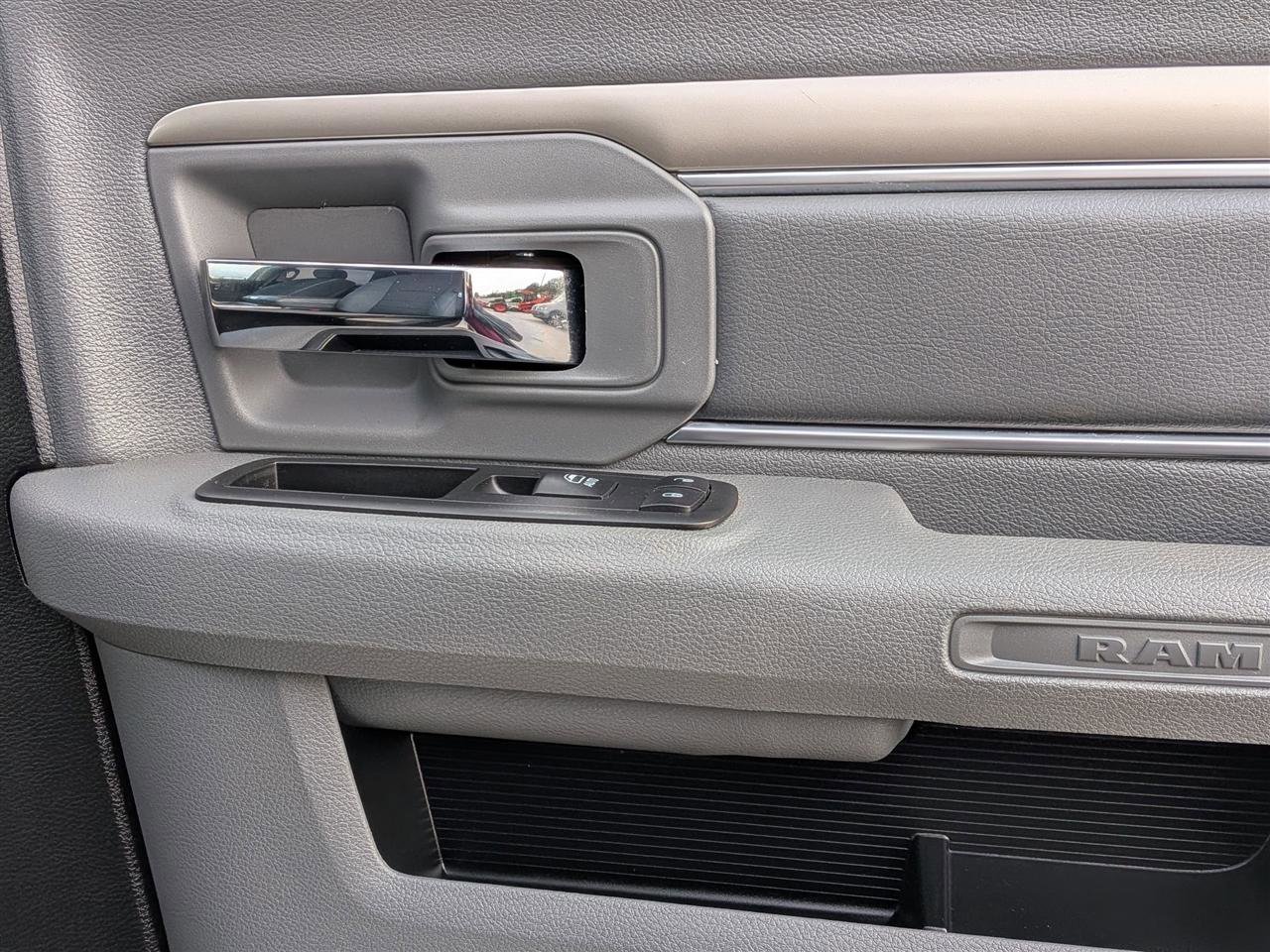 Used 2018 RAM 1500 SLT image 29