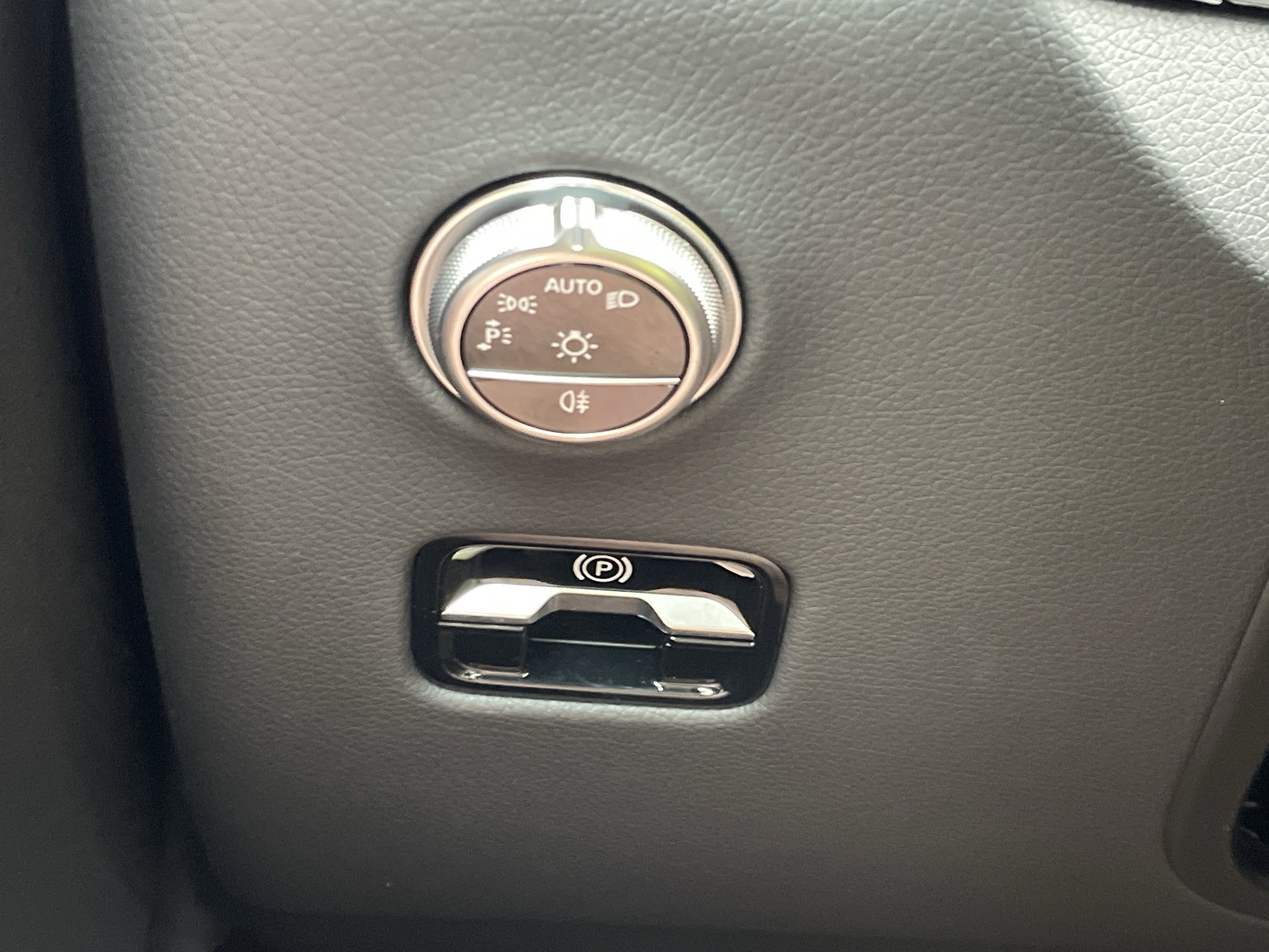 Certified 2025 Mercedes-Benz GLC 300 4MATIC image 25