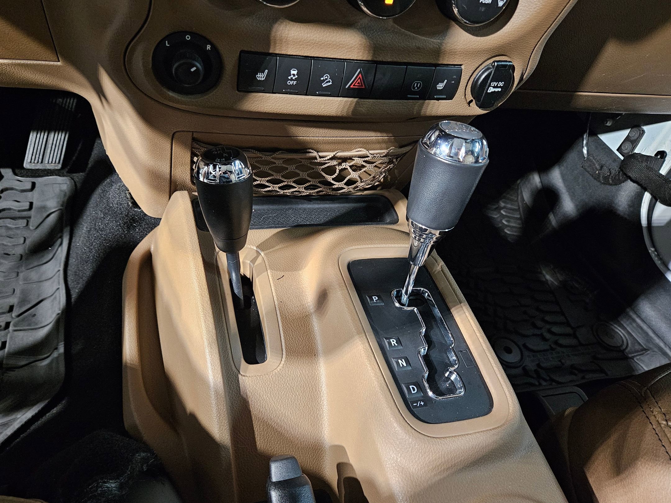 Used 2014 Jeep Wrangler Sahara w/ Connectivity Group AWD/4WD image 29