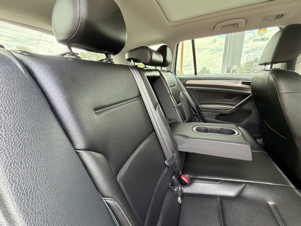 Used 2017 Volkswagen Golf SE FWD image 27