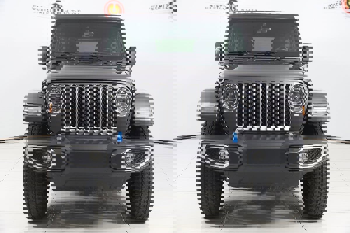 Used 2022 Jeep Wrangler Unlimited Sahara w/ Cold Weather Group image 58