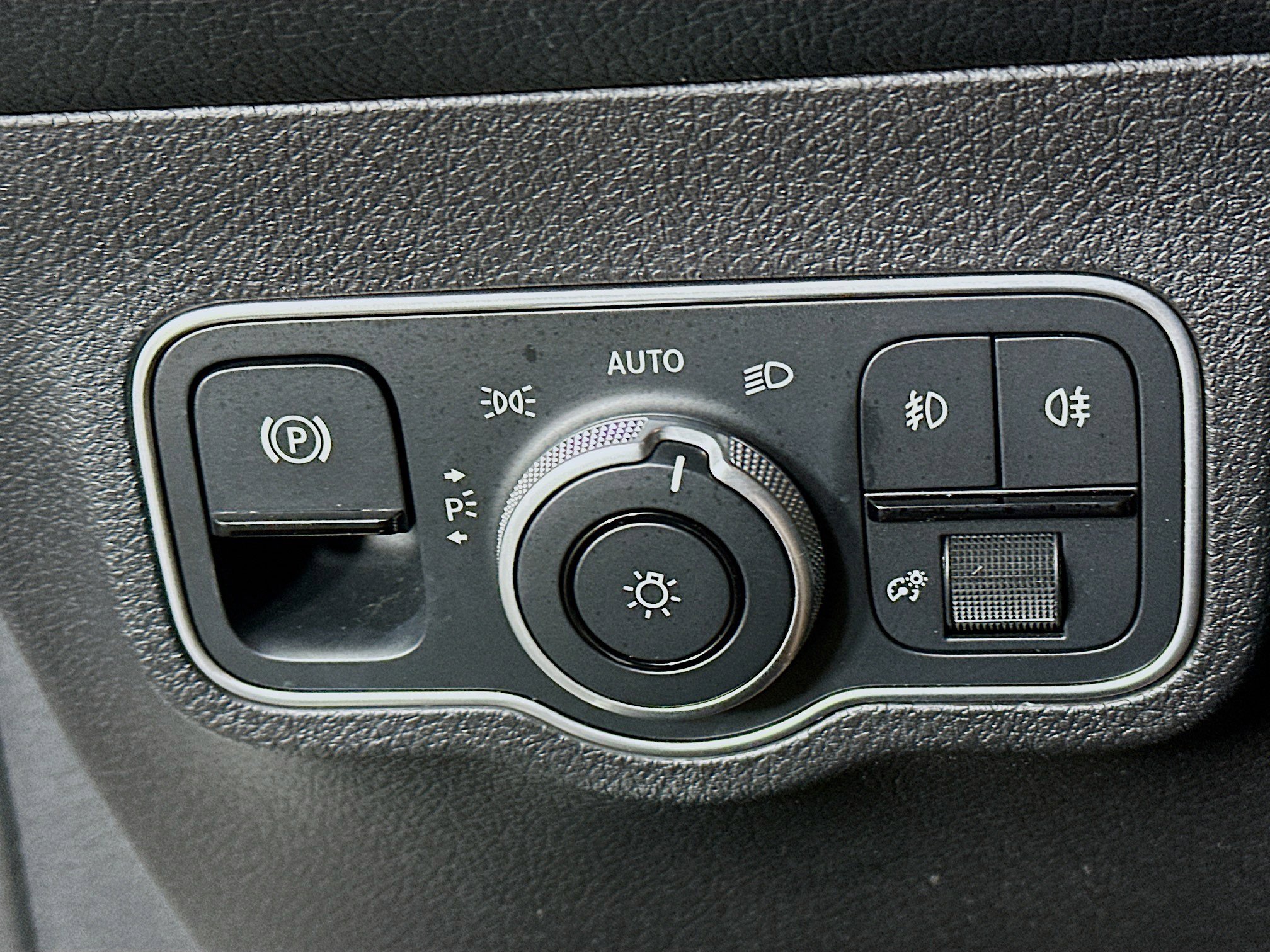 Used 2025 Mercedes-Benz GLB 250 image 16