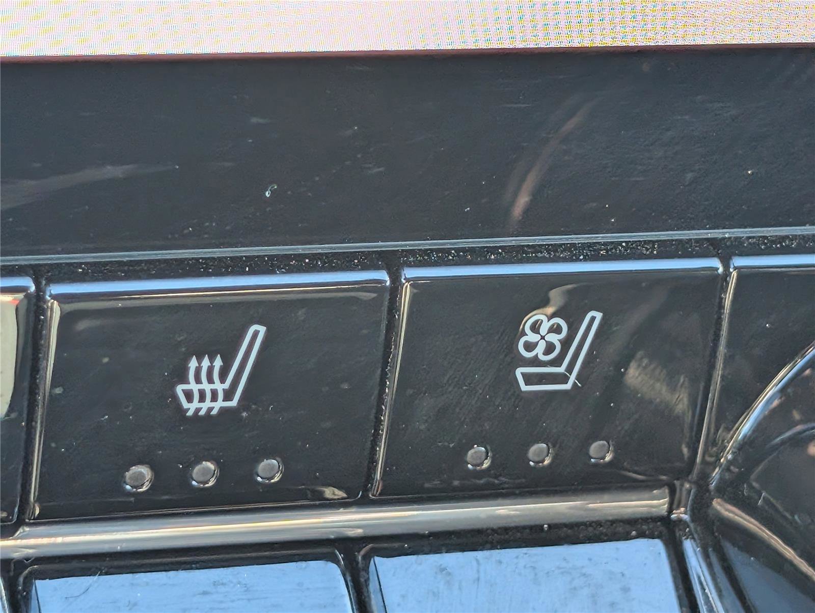 Used 2025 Chevrolet Colorado Z71 w/ Midnight Edition image 26