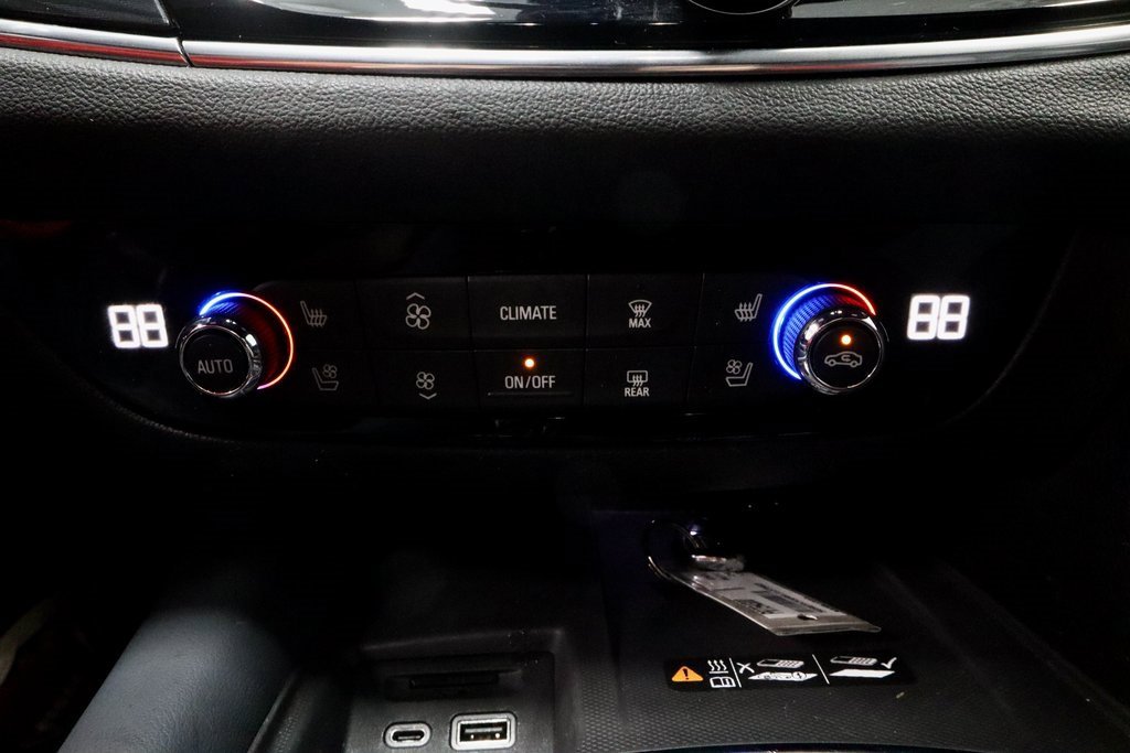 Used 2024 Buick Enclave Premium image 33