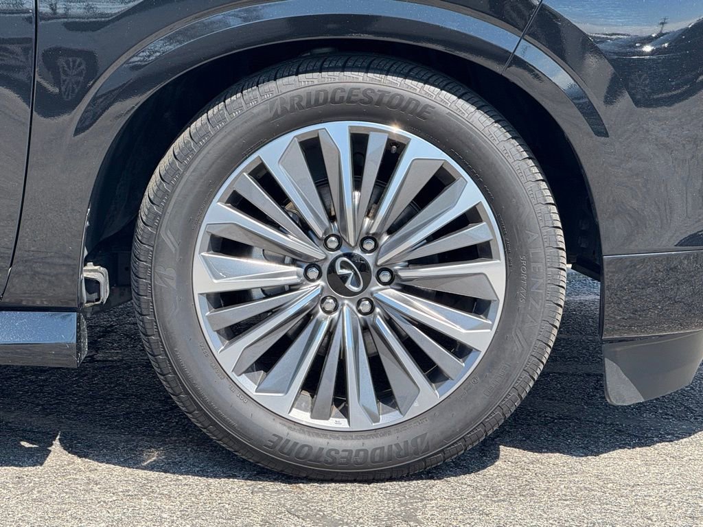 Used 2025 INFINITI QX80 Sensory AWD/4WD image 3