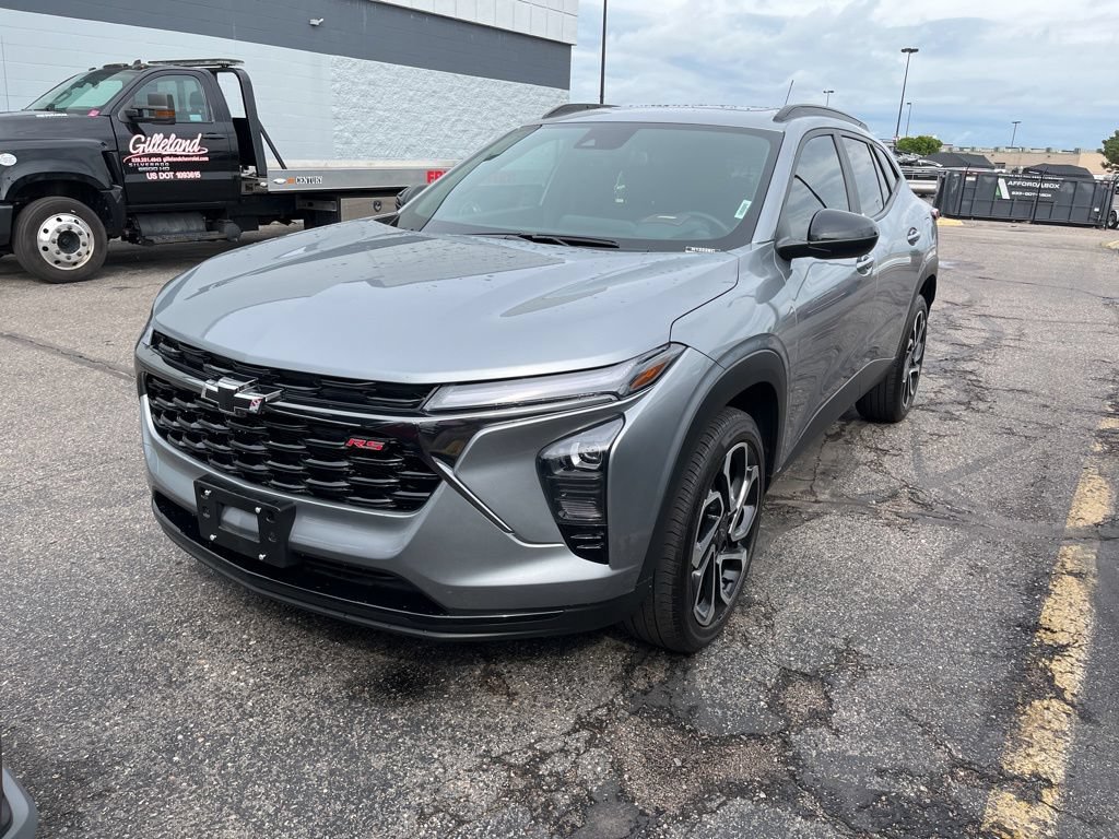 Used 2024 Chevrolet Trax RS w/ Sunroof Package FWD image 6