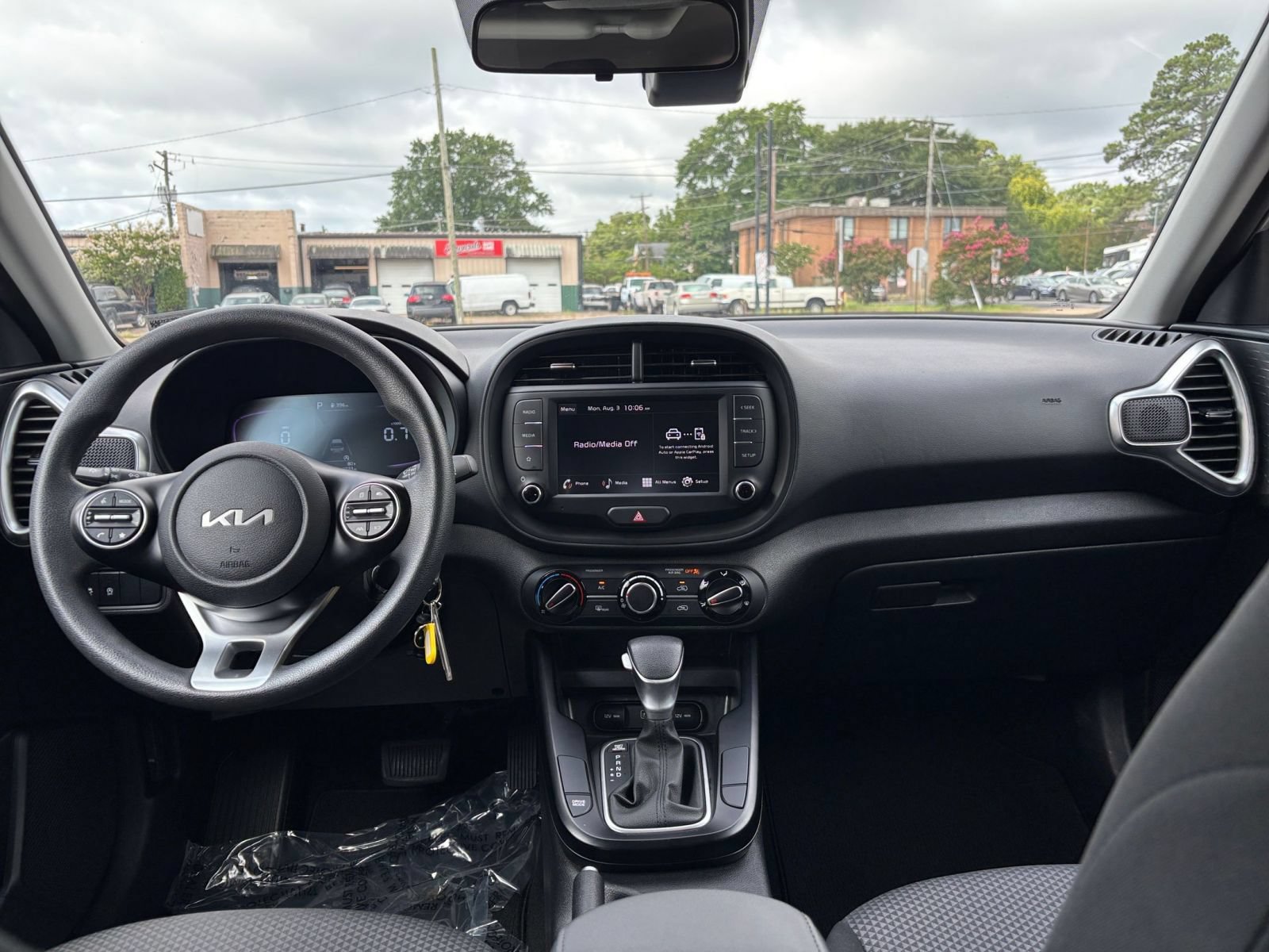 Used 2025 Kia Soul LX w/ LX Technology Package FWD image 26