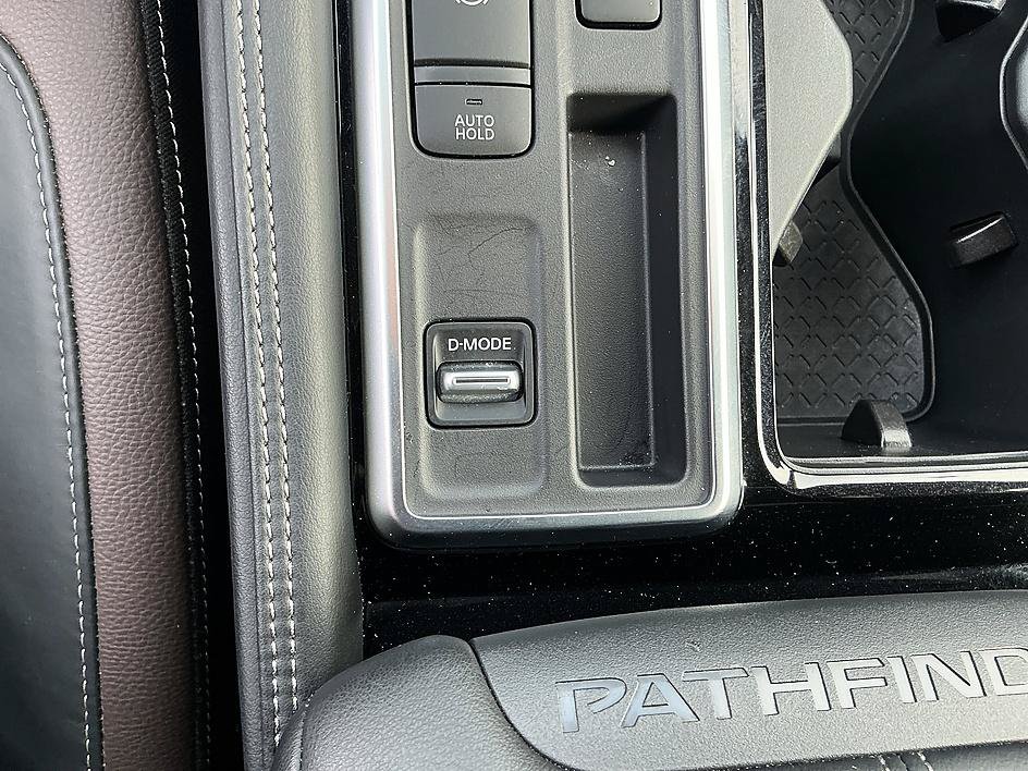 Certified 2025 Nissan Pathfinder Platinum w/ Cargo Package FWD image 23