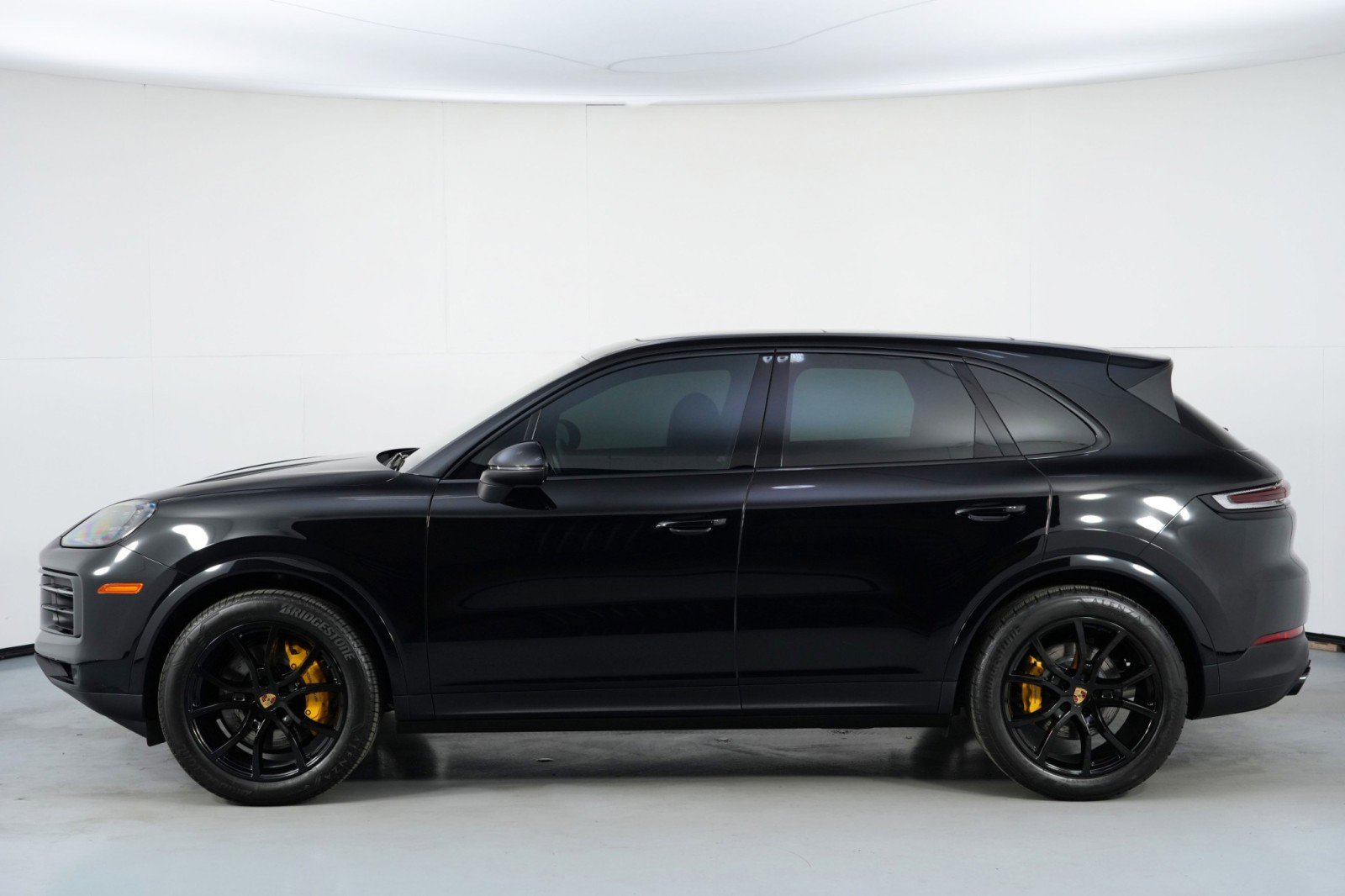 Used 2024 Porsche Cayenne w/ Sport Chrono Package image 49
