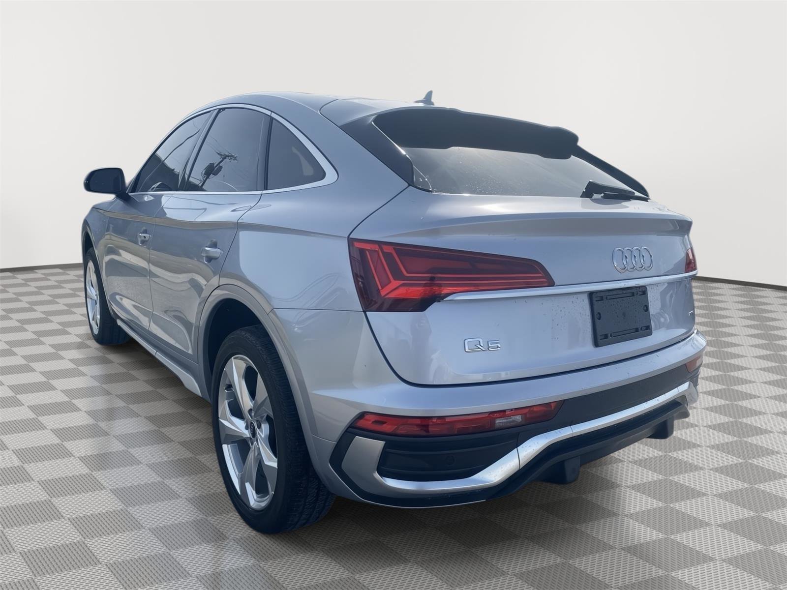 Used 2022 Audi Q5 2.0T Premium Plus w/ Premium Plus Package image 3