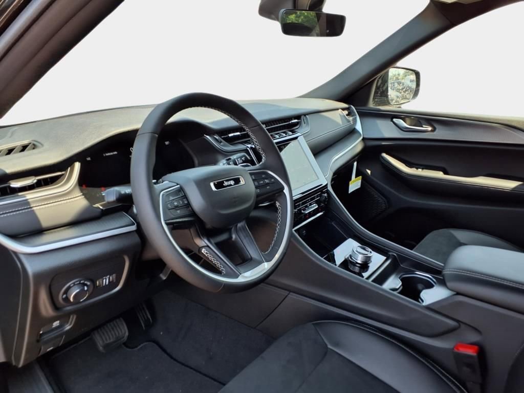 New 2025 Jeep Grand Cherokee L Altitude image 12