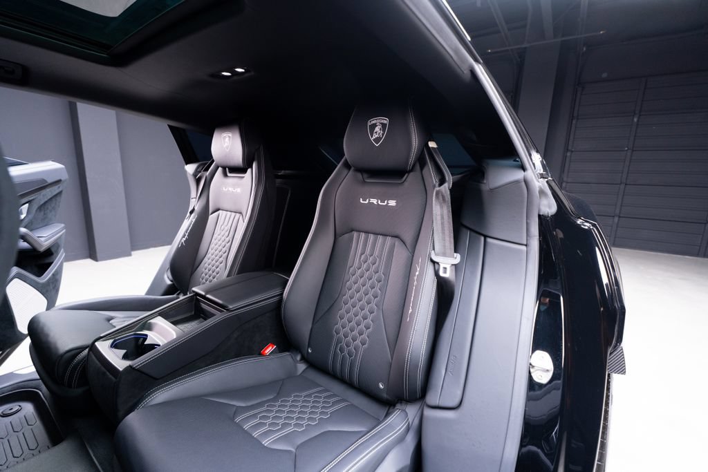 Used 2023 Lamborghini Urus Performante AWD/4WD image 53