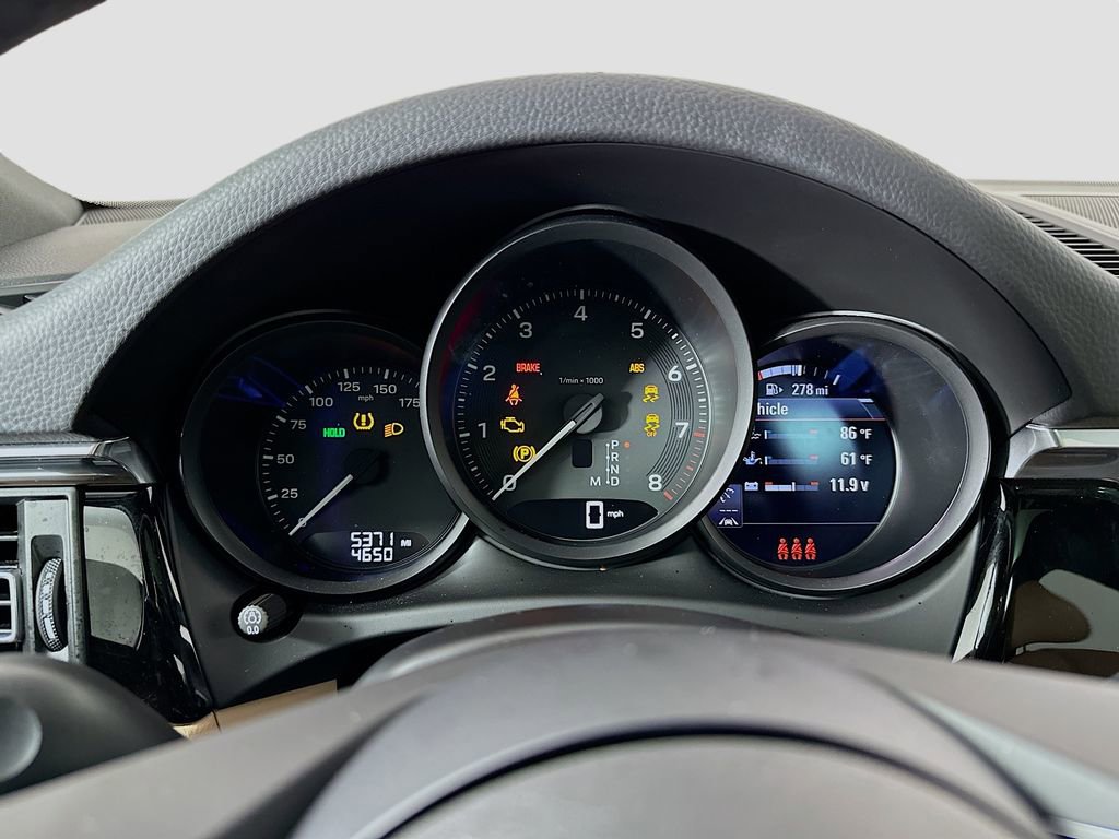 Used 2025 Porsche Macan image 13