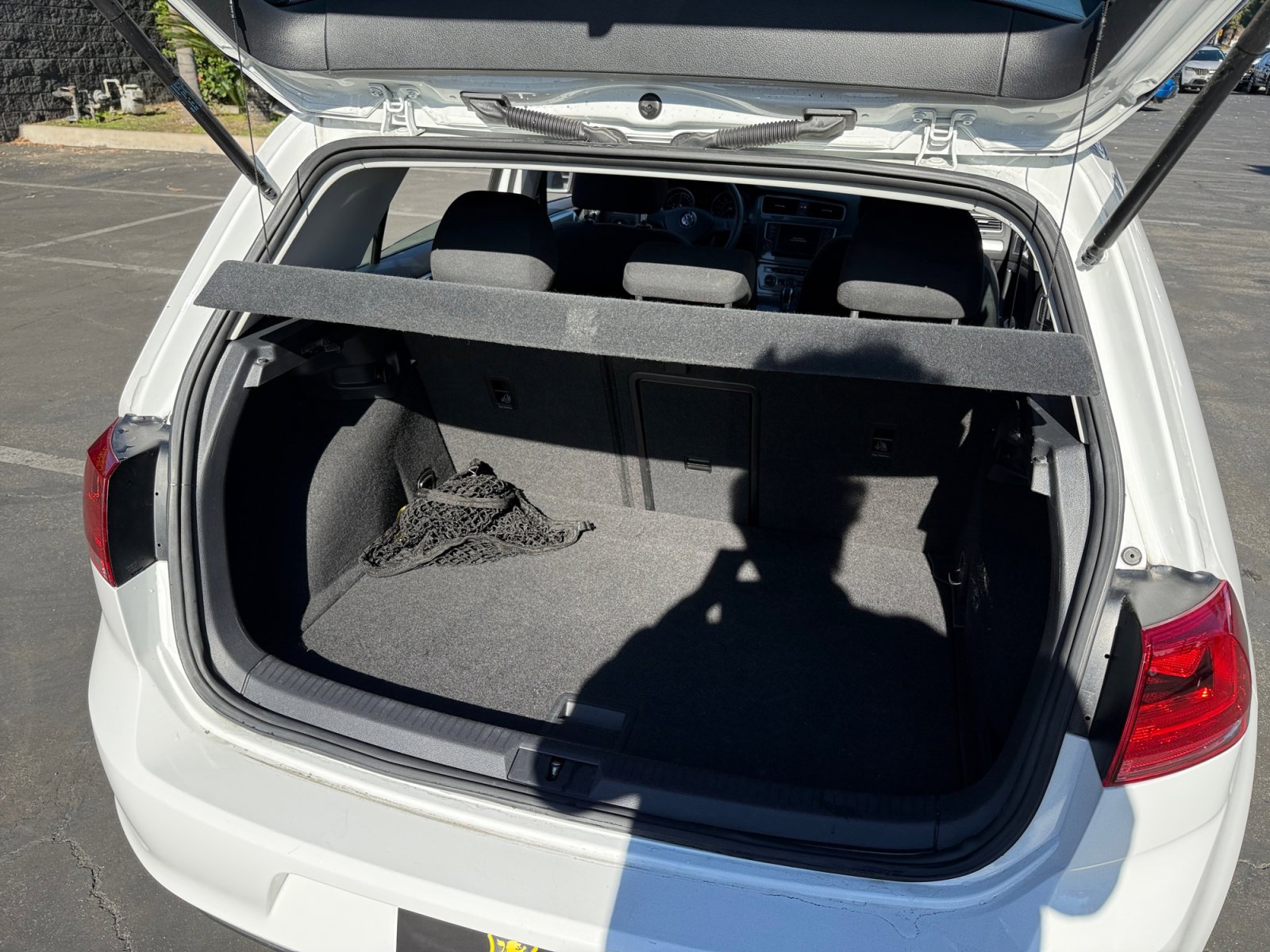 Used 2016 Volkswagen e-Golf SE w/ DC Fast Charging Package image 17