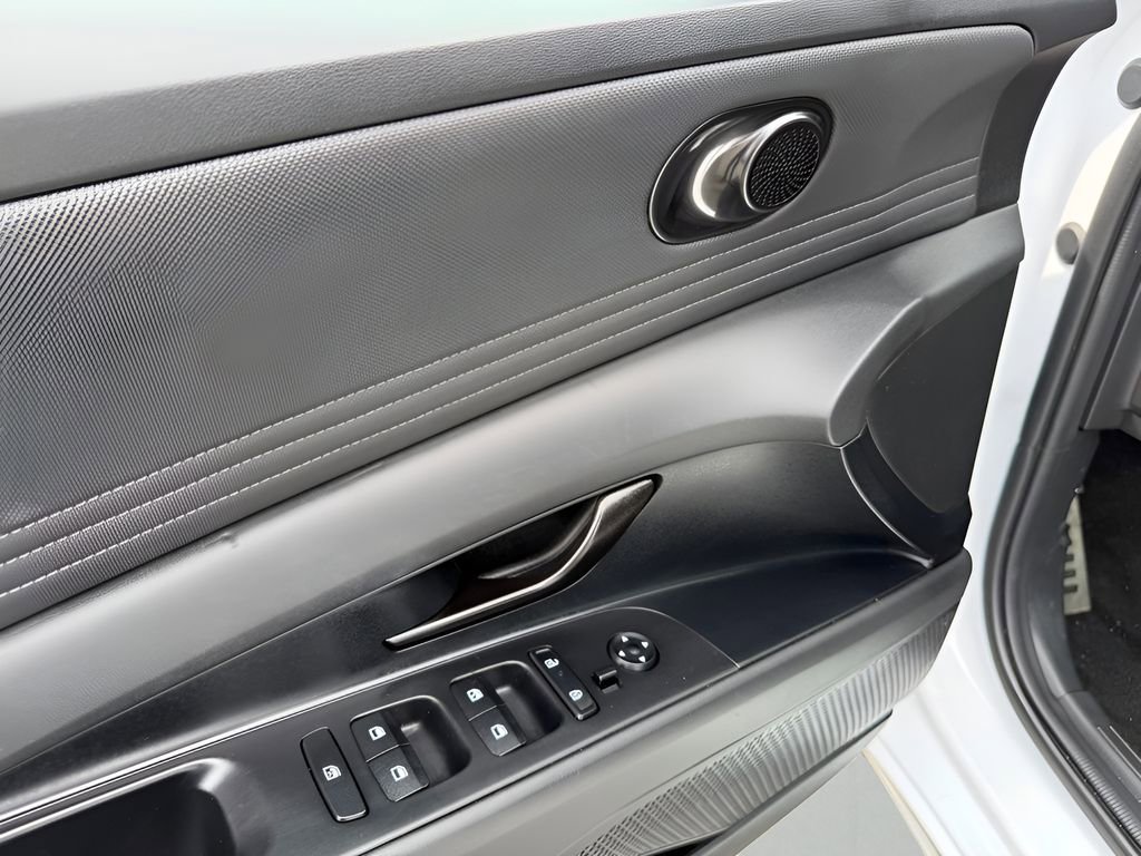 Used 2025 Hyundai Elantra Sport image 19