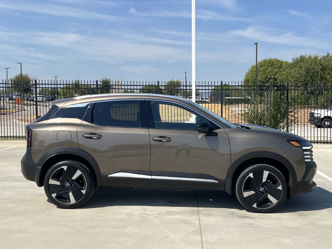 Certified 2026 Nissan Kicks SR FWD image 3
