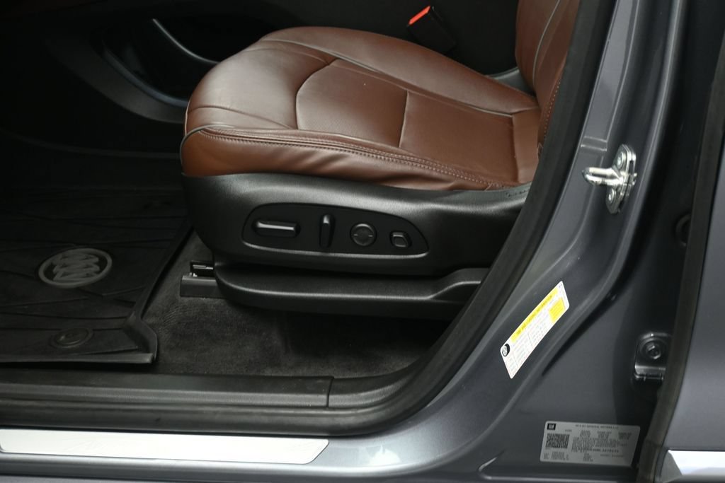 Used 2020 Buick Enclave Avenir w/ Avenir Technology Package FWD image 9