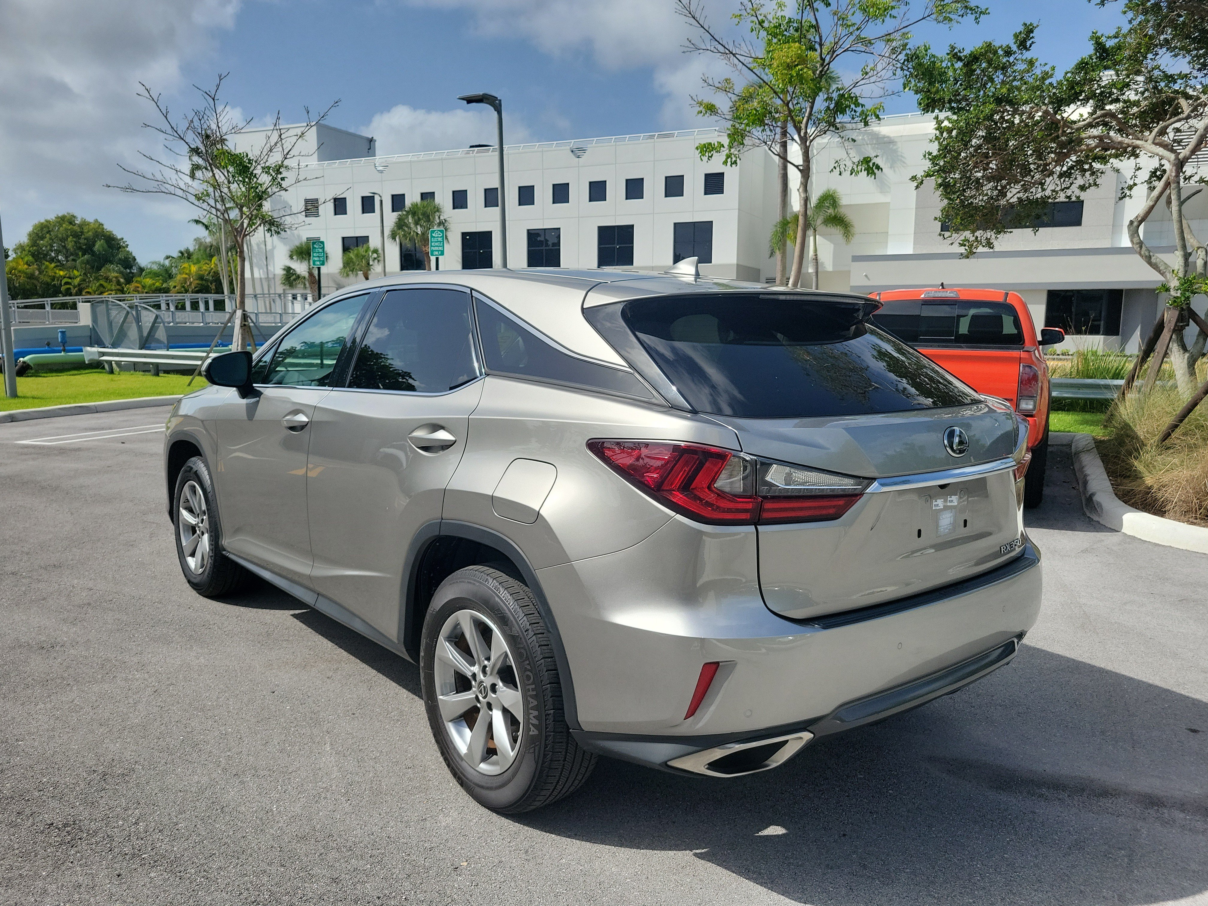 Used 2019 Lexus RX 350 FWD w/ Accessory Package image 4