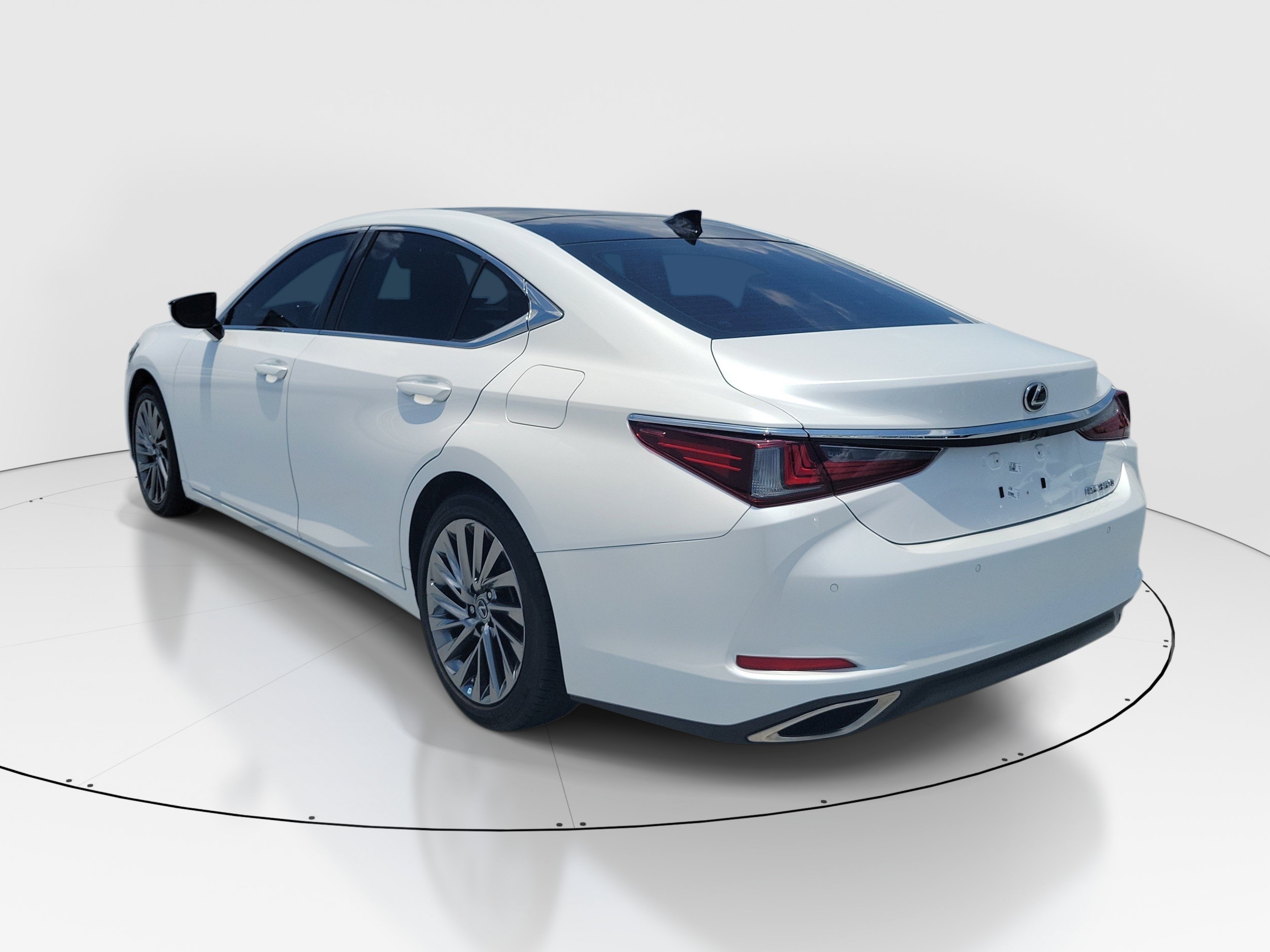 Certified 2024 Lexus ES 350 w/ Technology Package FWD image 4