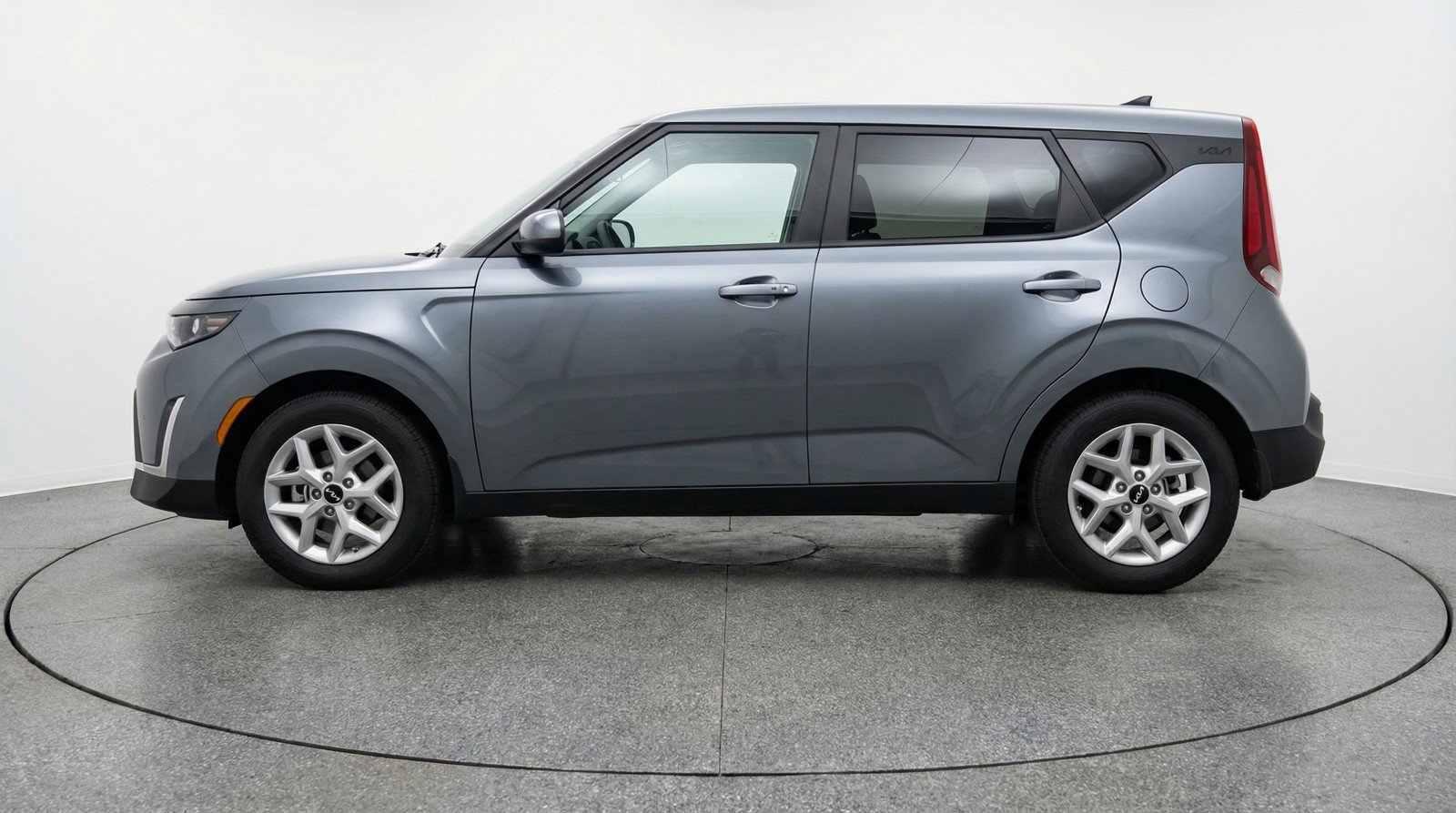 Used 2025 Kia Soul LX w/ LX Technology Package FWD image 5