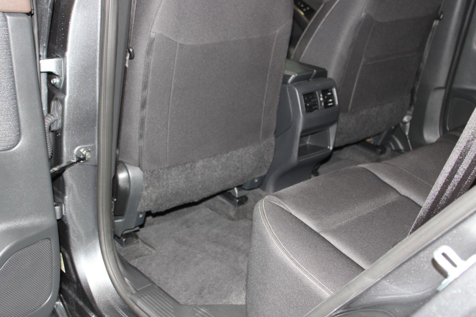 Used 2023 Nissan Rogue S image 39