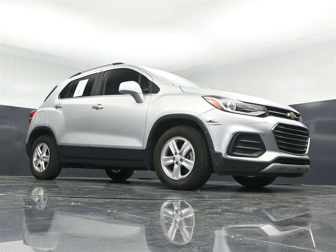 Used 2018 Chevrolet Trax LT w/ LT Convenience Package FWD image 29