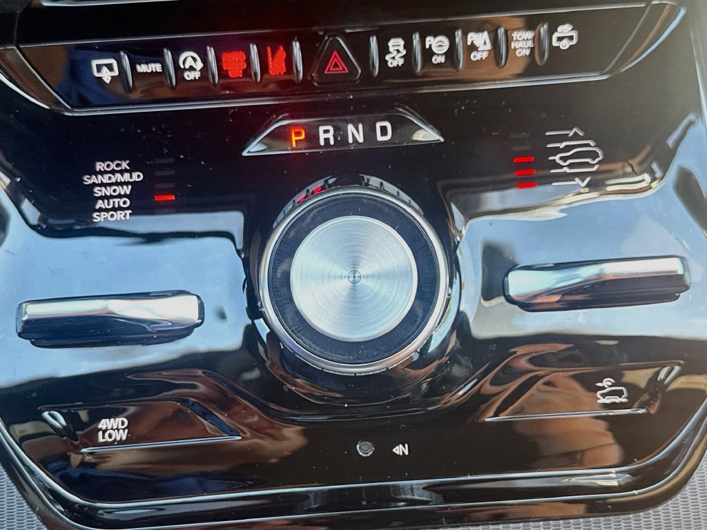 New 2026 Jeep Grand Wagoneer Summit AWD/4WD image 17