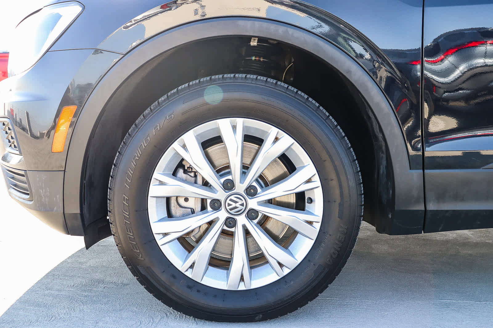 Used 2019 Volkswagen Tiguan SE image 11