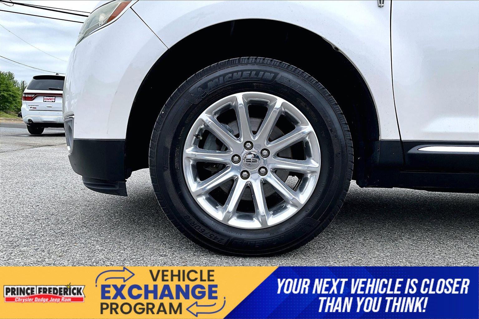 Used 2014 Lincoln MKX FWD w/ Equipment Group 101A image 4