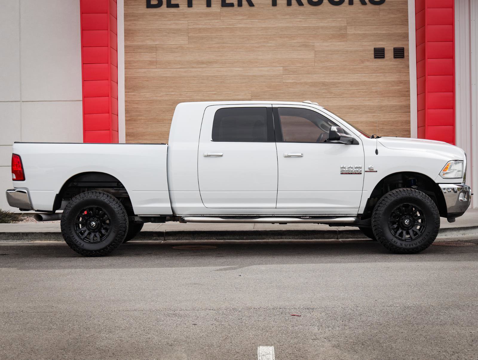 Used 2017 RAM 2500 SLT w/ Luxury Group AWD/4WD image 2