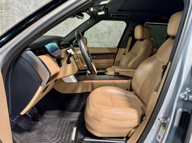 Used 2023 Land Rover Range Rover SE AWD/4WD image 2