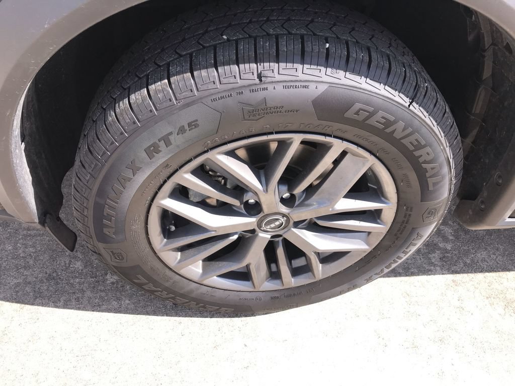 Used 2023 Nissan Rogue S AWD/4WD image 10