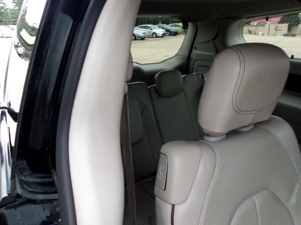 Used 2020 Chrysler Pacifica Limited image 8