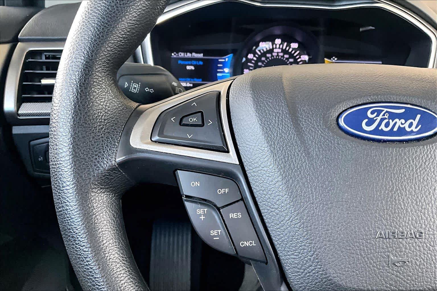Used 2020 Ford Fusion SE FWD image 23