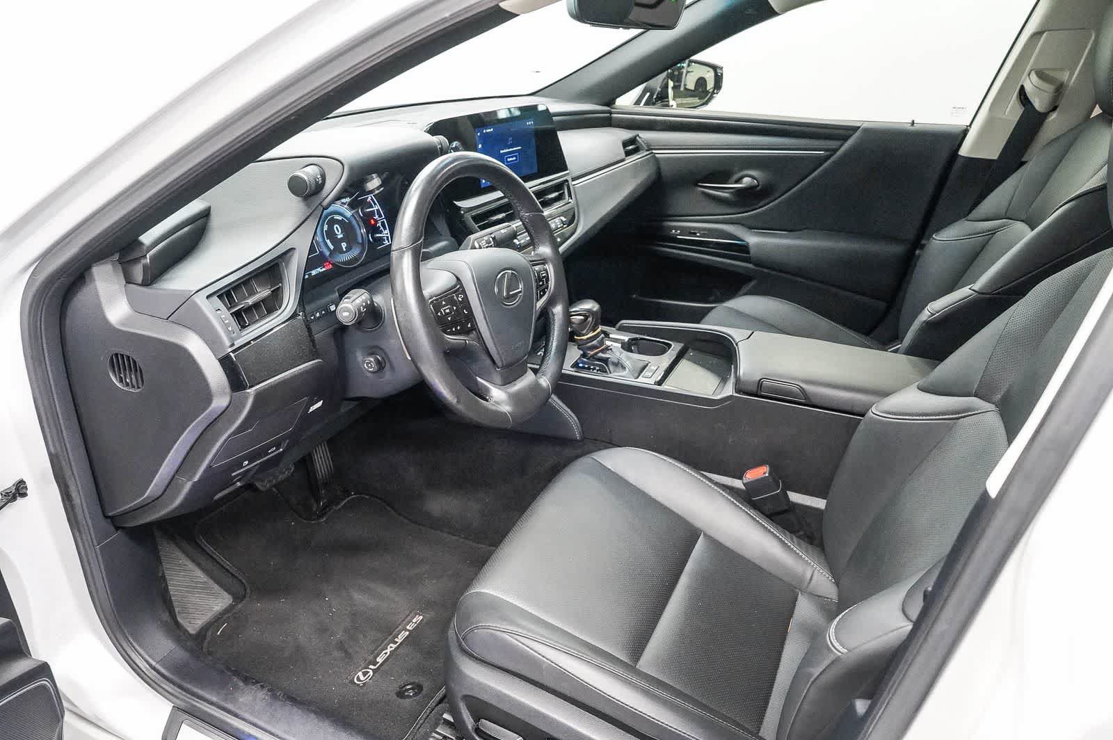 Used 2025 Lexus ES 300h w/ Premium Package FWD image 18