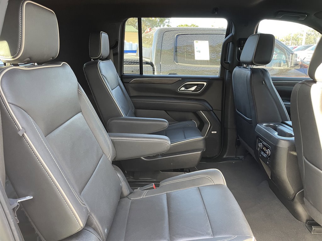 Used 2023 Chevrolet Suburban Premier image 25