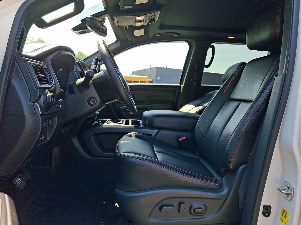 Used 2021 Nissan Titan PRO-4X w/ Pro-4x Convenience Package AWD/4WD image 8