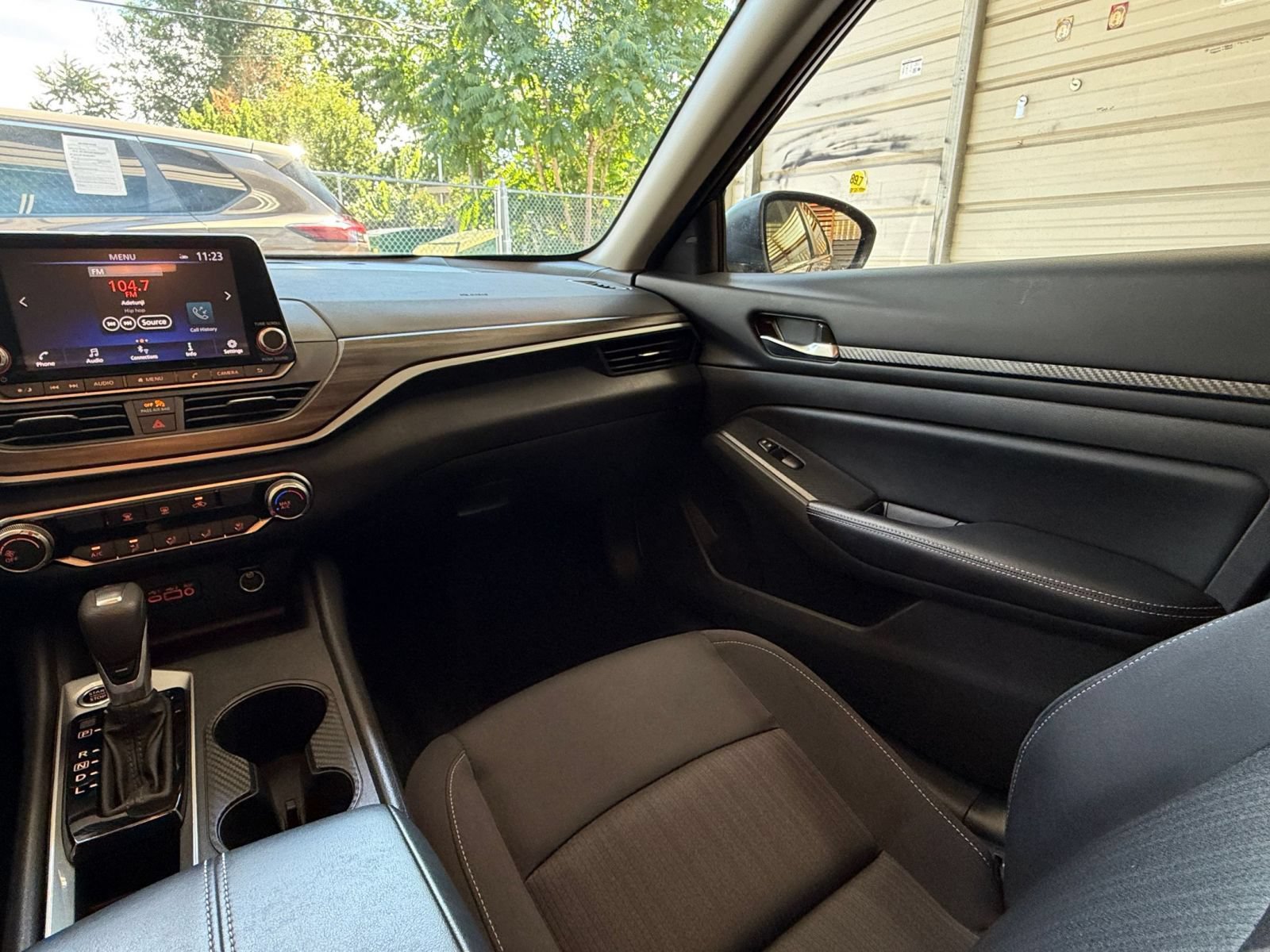 Used 2025 Nissan Altima 2.5 SV FWD image 30