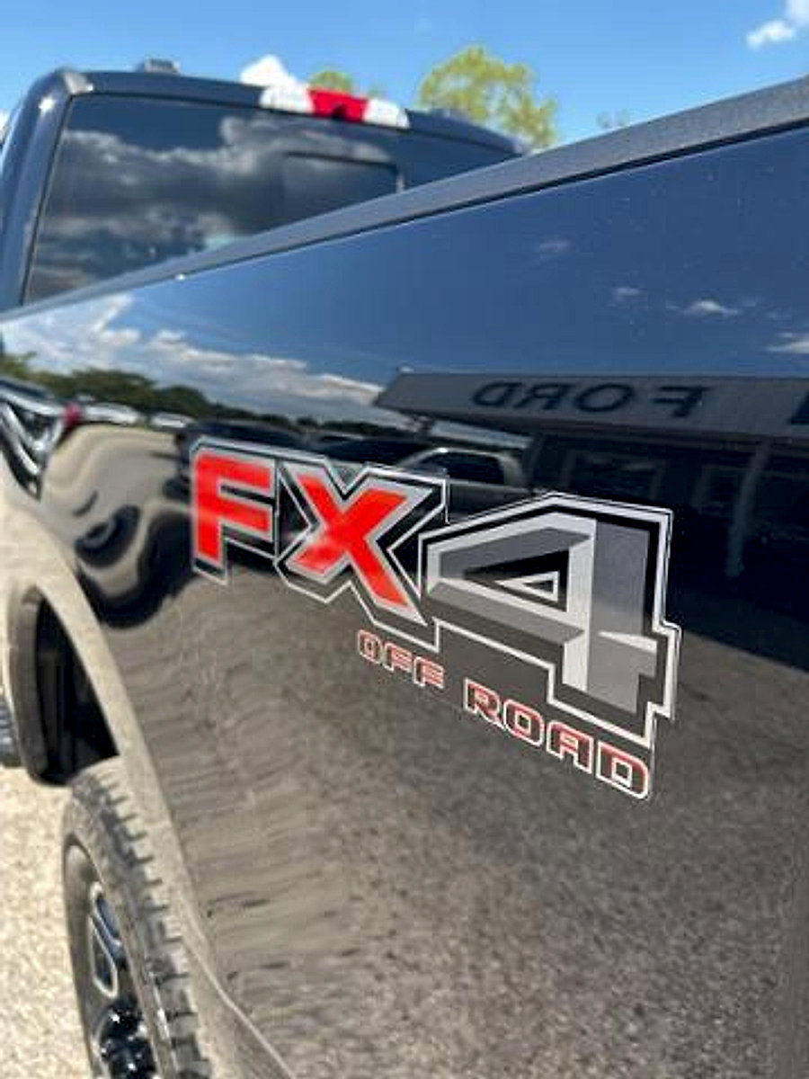 Used 2025 Ford F250 Platinum image 10