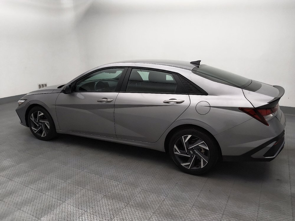 Used 2025 Hyundai Elantra Sport FWD image 3