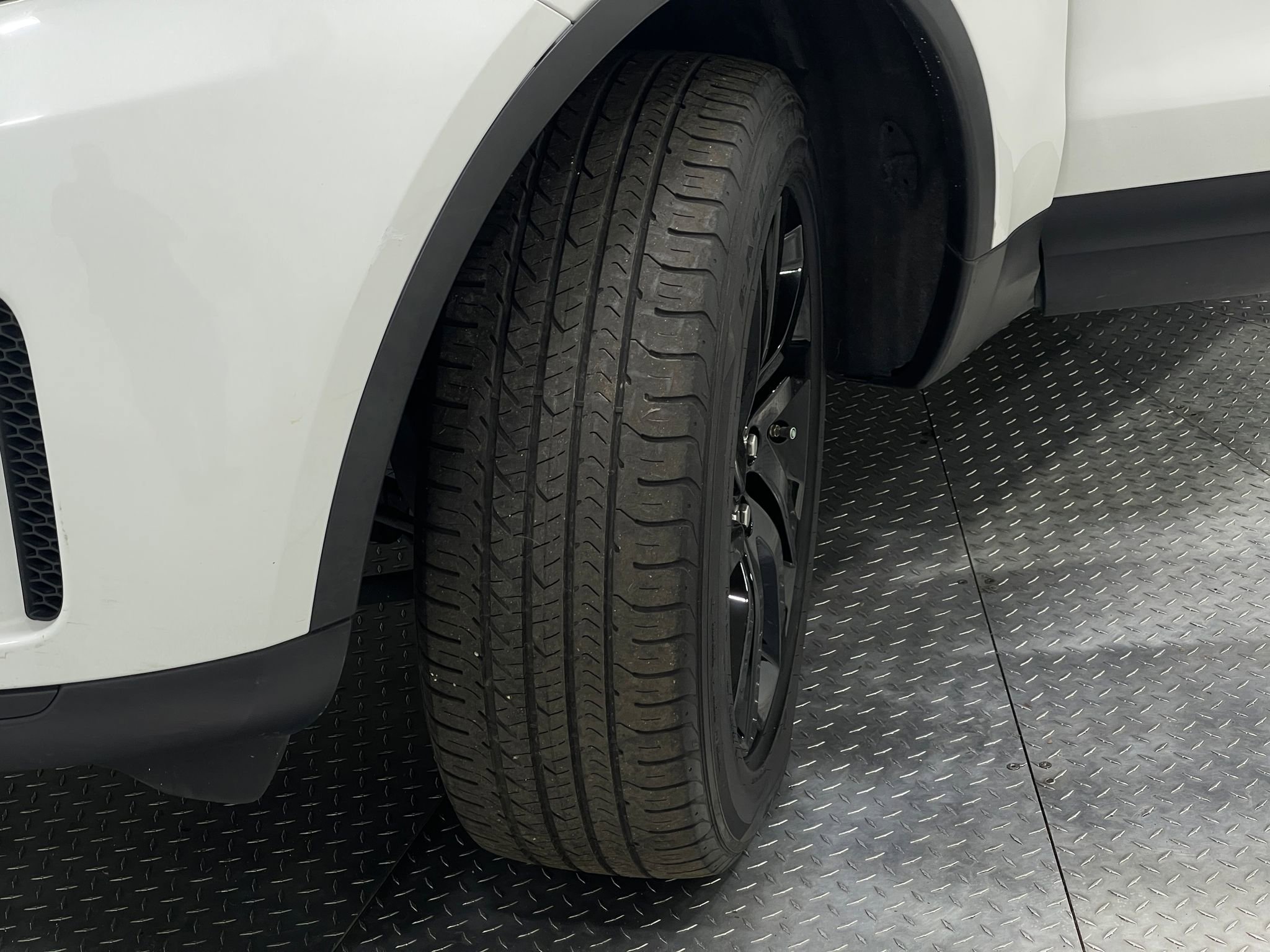 Used 2018 Land Rover Discovery HSE AWD/4WD image 36