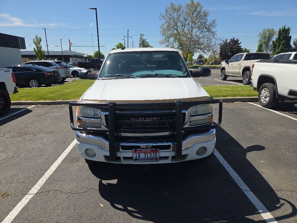 Used 2004 GMC Sierra 2500 SLE w/ Heavy-Duty Power Package AWD/4WD image 2