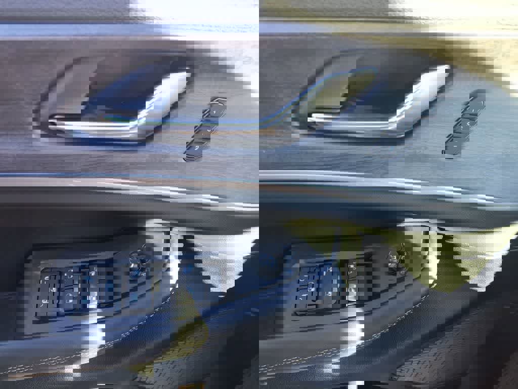 New 2025 Jeep Grand Cherokee L Limited w/ Luxury Tech Group II image 13