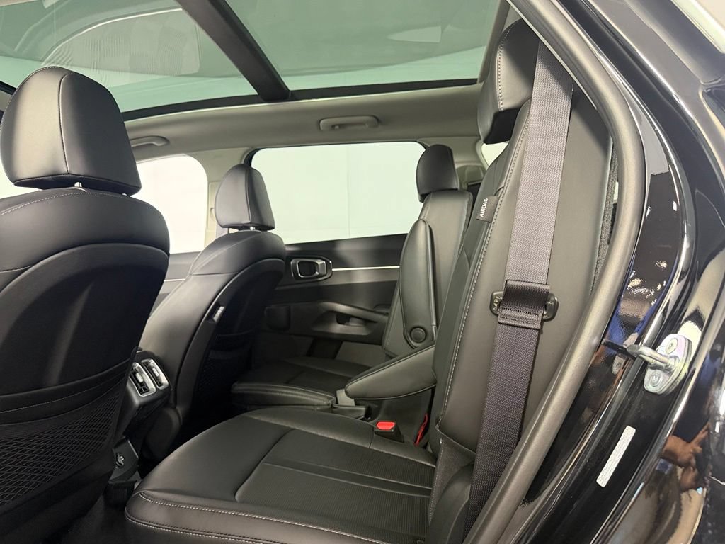 Used 2025 Kia Sorento EX w/ Panoramic Sunroof Package FWD image 19