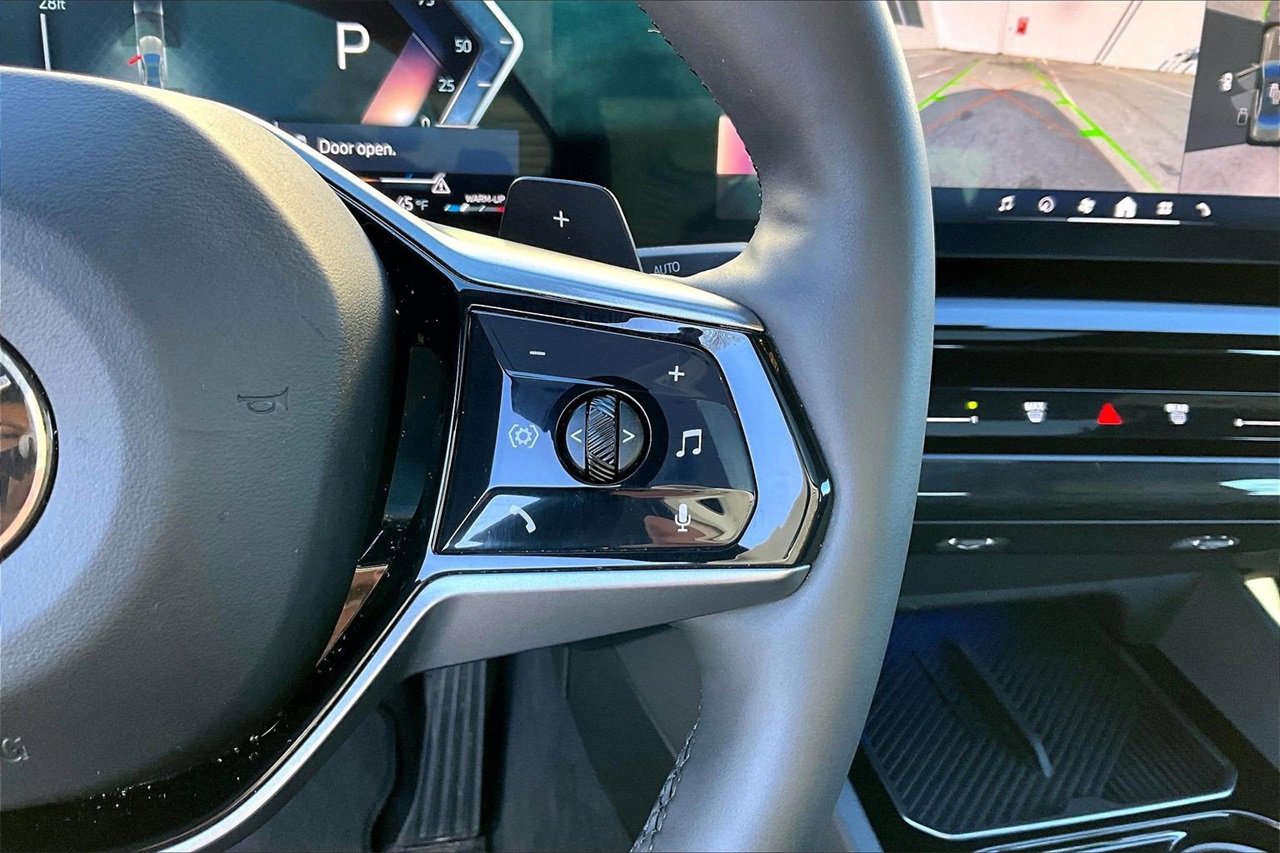 Used 2024 BMW 530i w/ Premium Package image 31