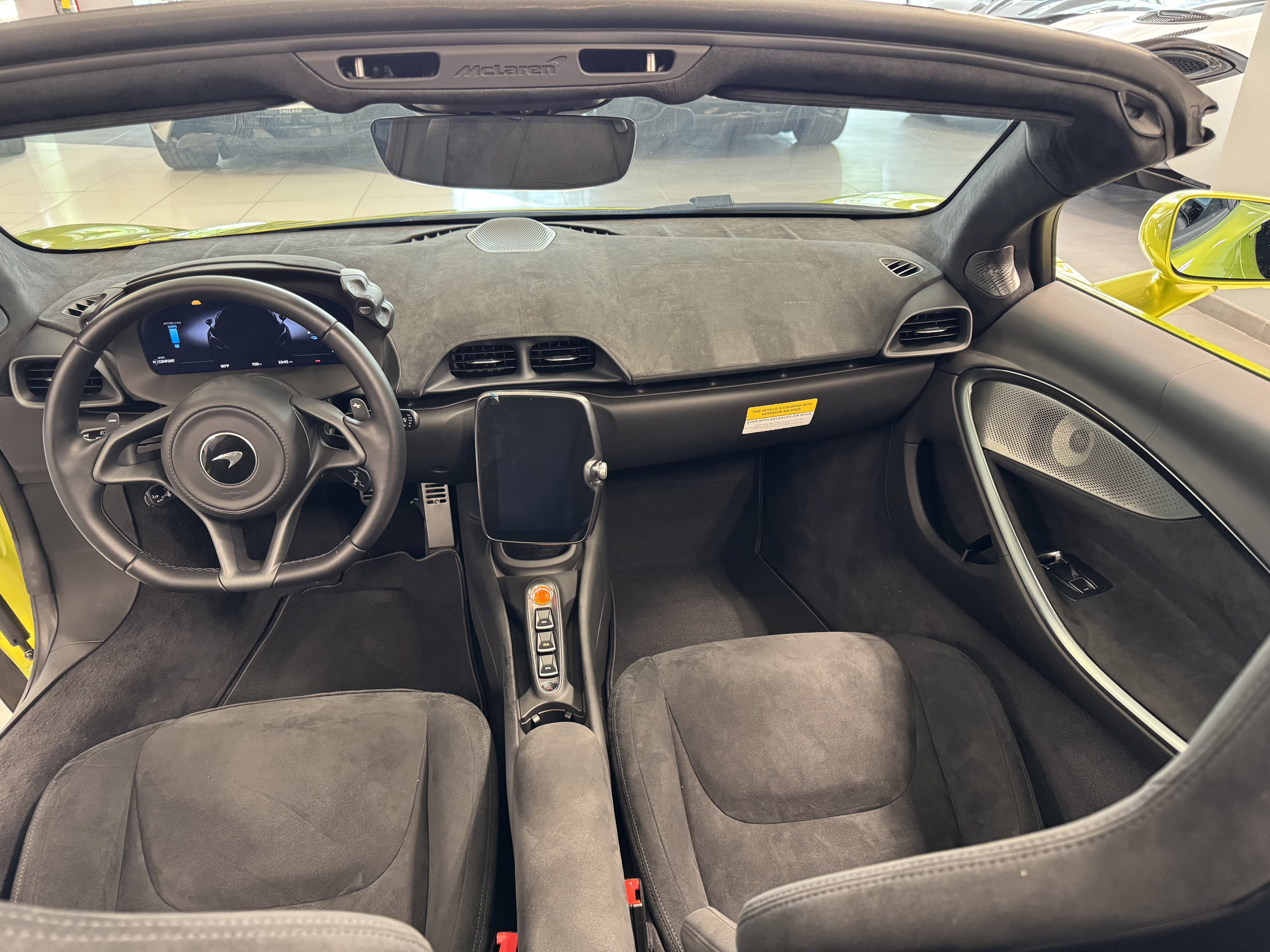 Used 2025 McLaren Artura Spider image 14